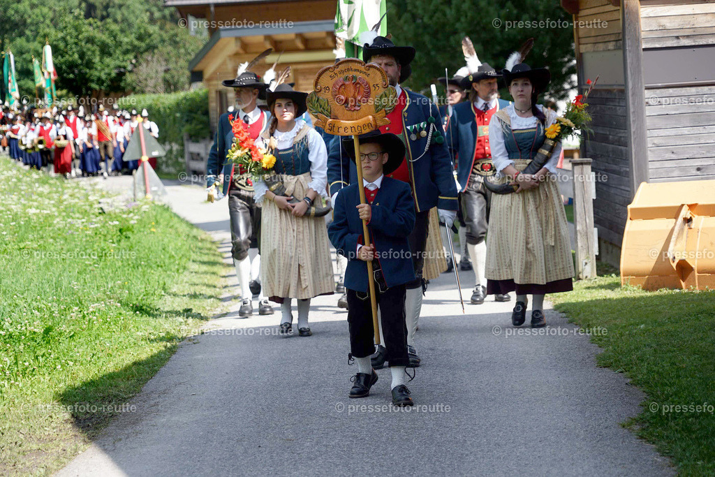 d-news-2023-Juli23-Regimentsschuetzenfest3-Steeg-UMZUG_Feld-DSC07245 | Info aus dem Bezirk Reutte/Ausserfern Tirol sowie eine umfangreiche Bilddatenbank über die gesamte Region: Lechtal, Talkessel Reutte, Tannheimertal, Zwischentoren. Lech, Plansee, Zugspitze, Grenztunnel, B179, Fernpassstraße, Verkehr, Lawinen, Tradition, - Realisiert mit Pictrs.com