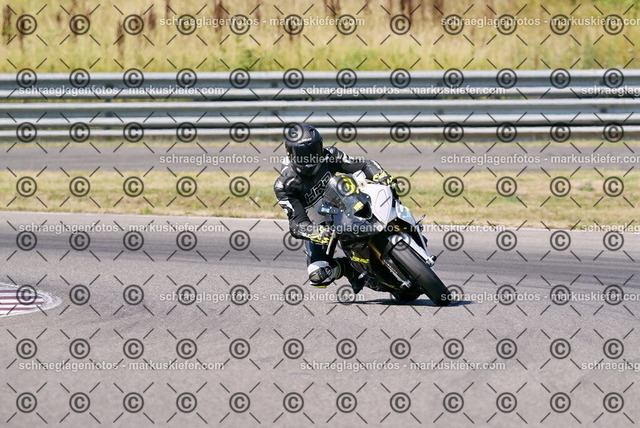 26bt05-0351 | markuskiefer.com - Realisiert mit Pictrs.com