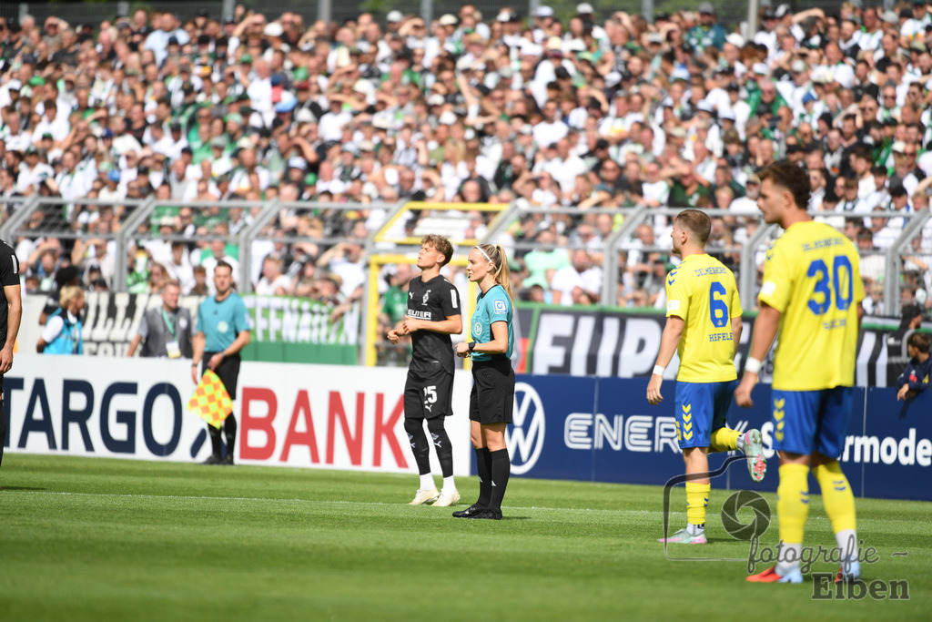 SV Atlas-Delmenhorst-Borussia Mönchengladbach | DFB-Pokal 1. Runde;SV Atlas Delmenhorst (gelb)-Borussia Mönchengladbach (schwarz) am 17.08.2025 in Oldenburg (Marschweg-Stadion), Photo: Philip Eiben 2025 - Realisiert mit Pictrs.com