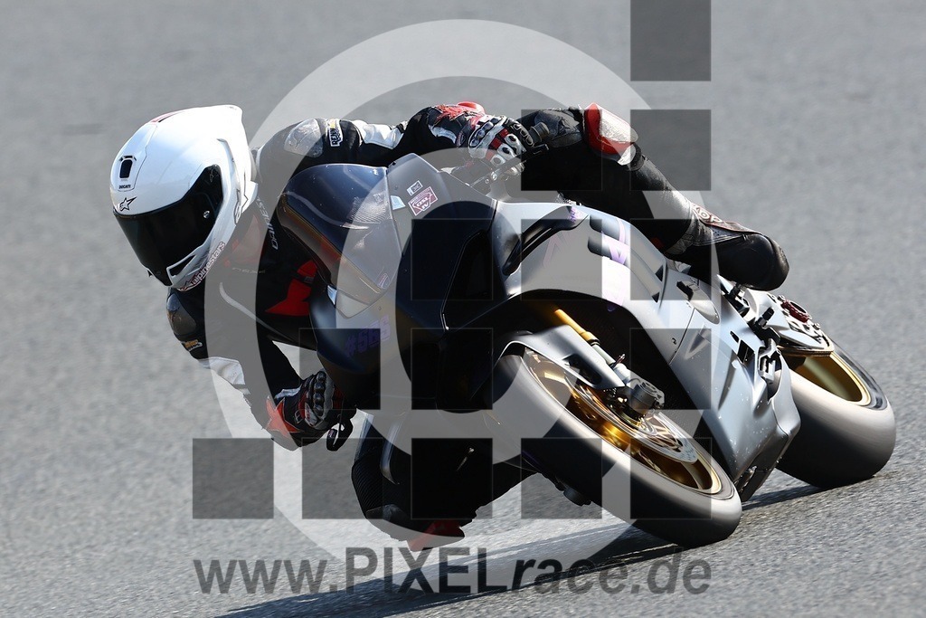 0565-20240720_00578 | Schöne Erinnerungen an spannende Momente - das festzuhalten ist unser Job. PIXELrace.de ist seit 2003 auf den Rennstrecken Europas unterwegs um die Action draußen beim Fahren und die wunderbare Stimmung imm Fahrerlager für euch einzufangen.