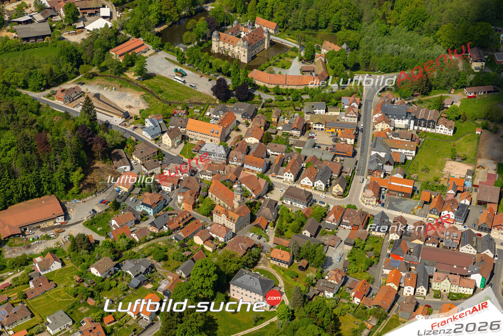 Das Luftbild der Stadt Mitwitz wurde 2022 vom Flugzeug heraus erstellt (keine Drohnen-Aufnahmen) Aufnahmehöhe ca.450 Meter- hohe Bildauflösung und Druck-Qualität. Garantiert!