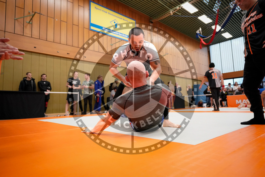 20231125PBB6835 | Fighters compete during the Grappling Industries Jiu-jitsu Championship in Berlin, Germany, on November 25, 2023.
