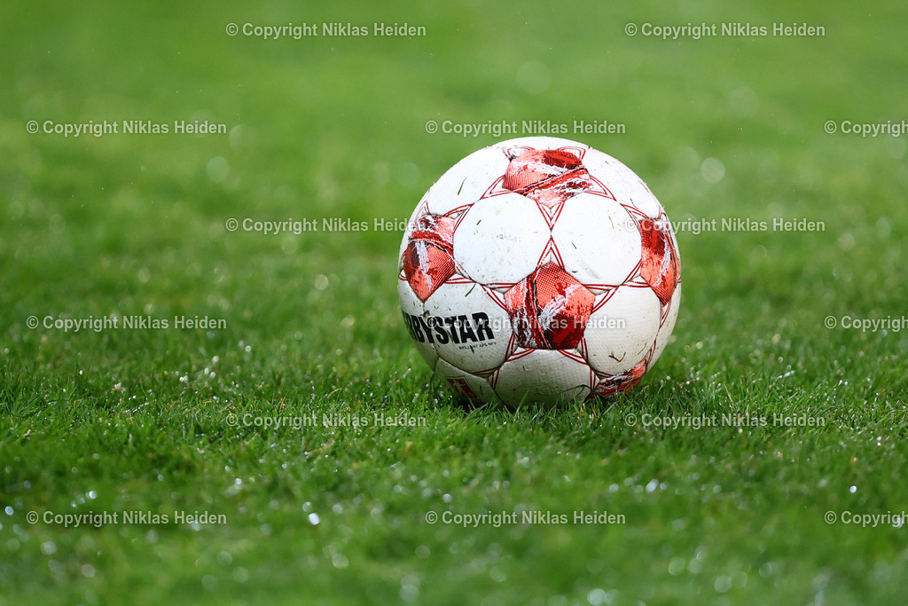 NH_VfBLübeck_HamburgerSVU21_RegionalligaNord_13032026 | Spielball in der Regionalliga Nord.Fußball I Herren I Regionalliga Nord I Saison 2025-2026 I 25. Spieltag I VfB Lübeck - Hamburger SV U21 I 13.03.2026 I Stadion an der Lohmühle