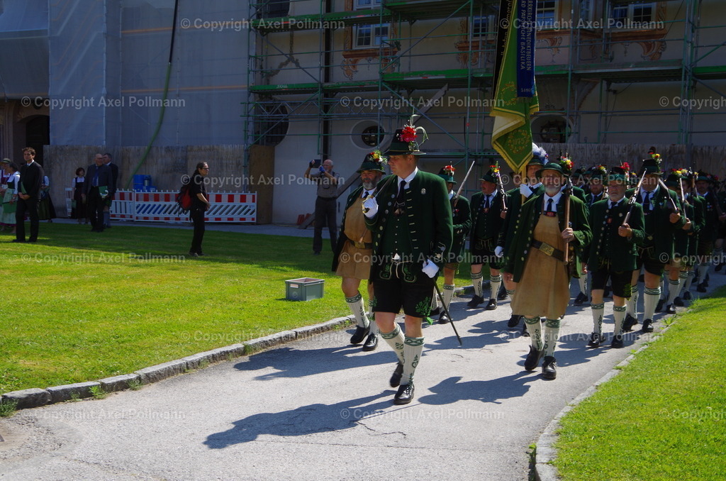 IMGP4671 | fotografiert von Axel PollmannLeonhardi Wallfahrt Benediktbeuern und Murnau, Fronleichnam, Fasching, Landschaft im Loisachtal und Benediktbeuern  - Realisiert mit Pictrs.com