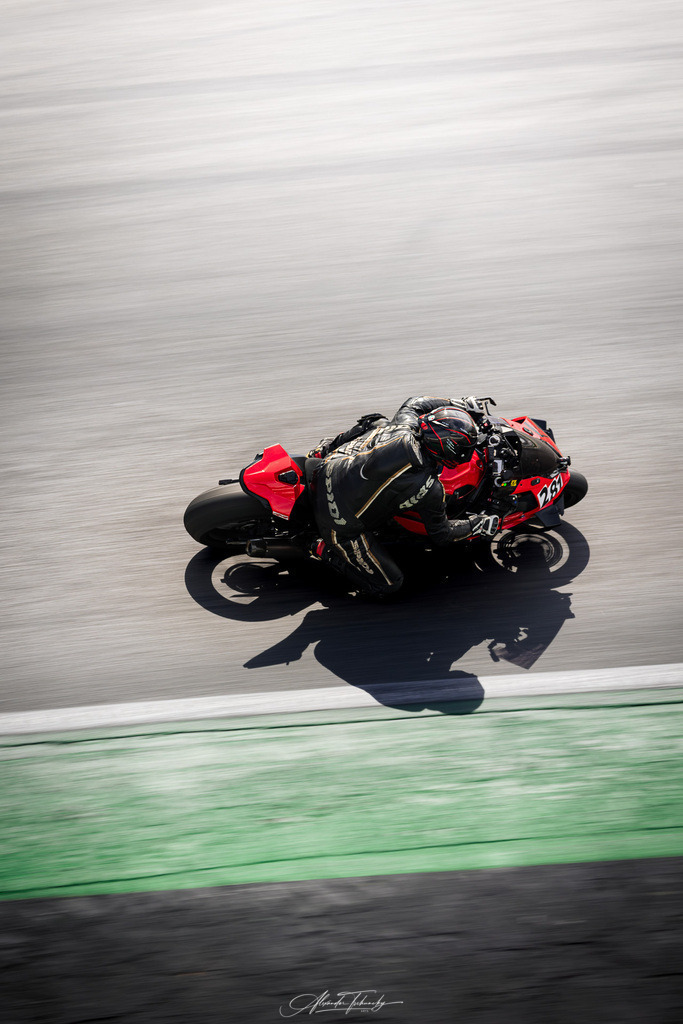 Ducati Trackday Hockenheimring 2026 | Entdecken Sie die faszinierende Welt von Alexander Tschuncky Arts: Kreative Fotografie, atemberaubende Automobilkunst und hochwertiger Bilderdruck. Lassen Sie sich inspirieren! - Realisiert mit Pictrs.com