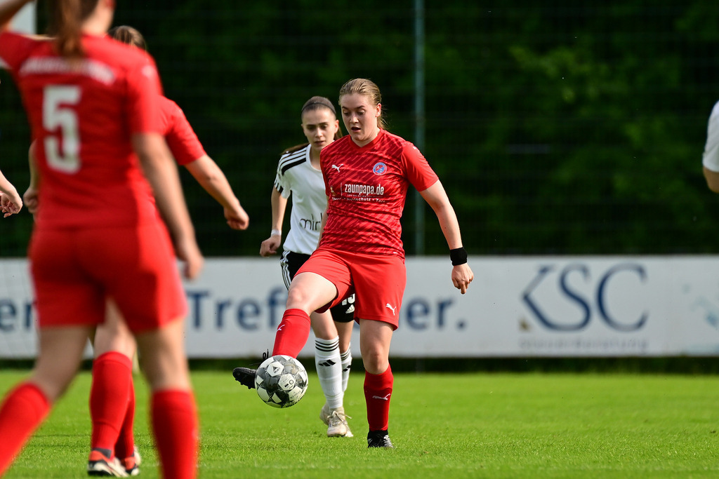 Fußball I Frauen I Saison 2024-2025 I Landesliga I 26. Spieltag I SV Ahlerstedt-Ottendorf II - VSV Hedendorf-Neukloster | Der Sportfotograf. - Realisiert mit Pictrs.com