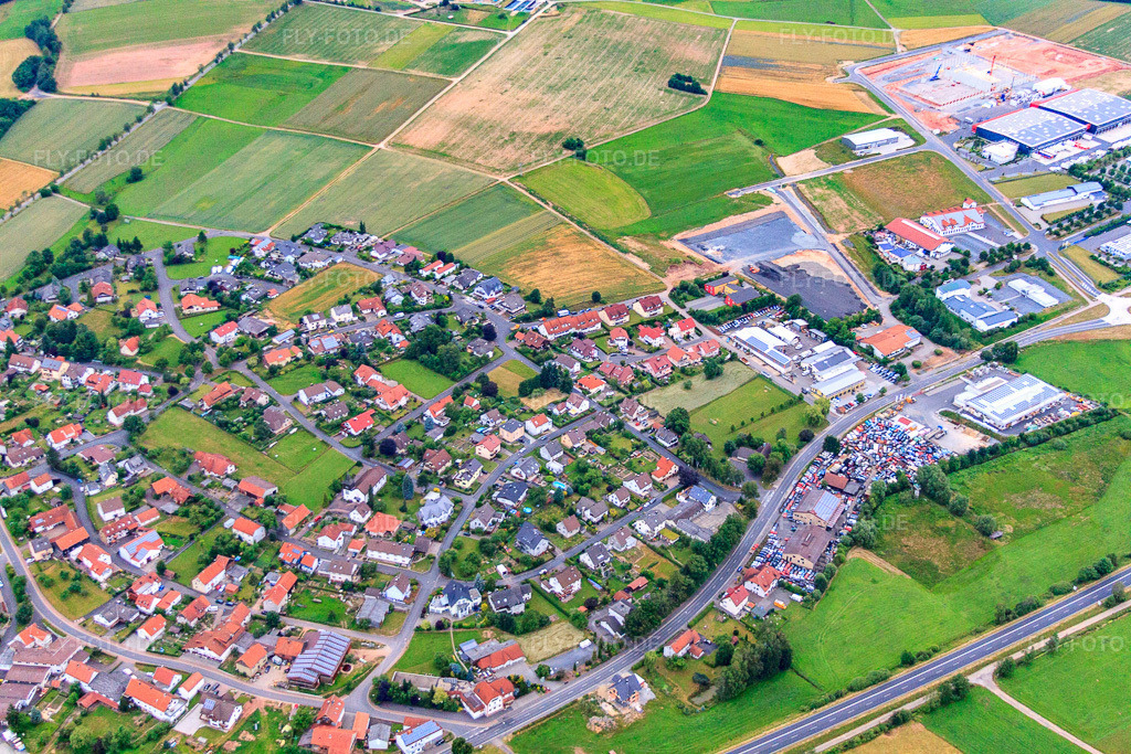 Luftbild: Ortsansicht aus Süden im Ortsteil Dorfborn in Neuhof im Bundesland Hessen in Deutschland. – Foto: IMG_68365.jpg vom 21.06.2014 durch Werner Riehm/FLY-FOTO.de – Auflösung des Originals: 4752 x 3168 px