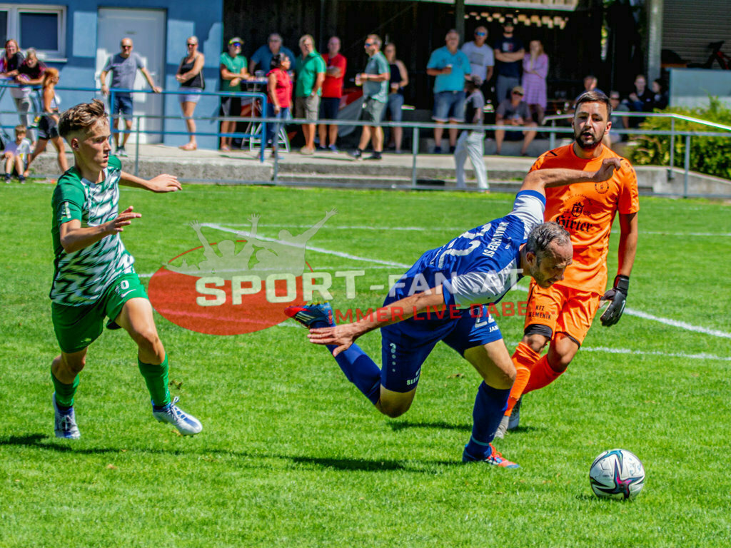 ASV Klagenfurt - Donau Klagenfurt | Maximilian Trappitsch (SV Donau Klagenfurt #10) Christian Prawda (ASV Klagenfurt #22) Vladimir Kajkut (ASV Klagenfurt #1) ; ASV Klagenfurt - Donau Klagenfurt am 31.07.2022 in Klagenfurt
(ASV Platz Annabichl), AUSTRIA, (Photo by Ernst Krawagner sport-fan.at) - Realisiert mit Pictrs.com