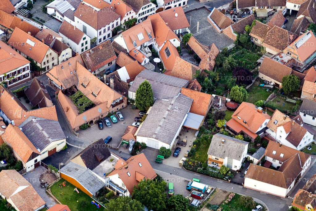 Luftbild: Ökonomierat Kleinmann in Birkweiler im Bundesland Rheinland-Pfalz in Deutschland. Foto: IMG_4073.jpg vom 23.09.2006 durch Werner Riehm/FLY-FOTO.de