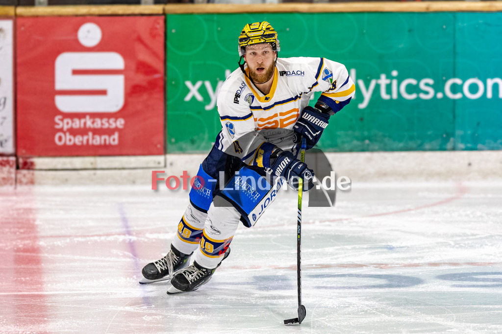 TSV Peißenberg Miners vs ESC River Rats Geretsried | Eishockey Bayernliga 2023/2024, TSV Peißenberg Miners vs ESC River Rats Geretsried,
Tyler WISEMANN (River Rats 49) in Aktion,
2023-10-15 in Peißenberg (Eisstadion)
49 Tyler WISEMANN (River Rats 49)
Copyright: WolfgangxLindner foto-lindner.de