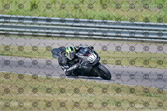 26BT02-0150 | markuskiefer.com - Realisiert mit Pictrs.com