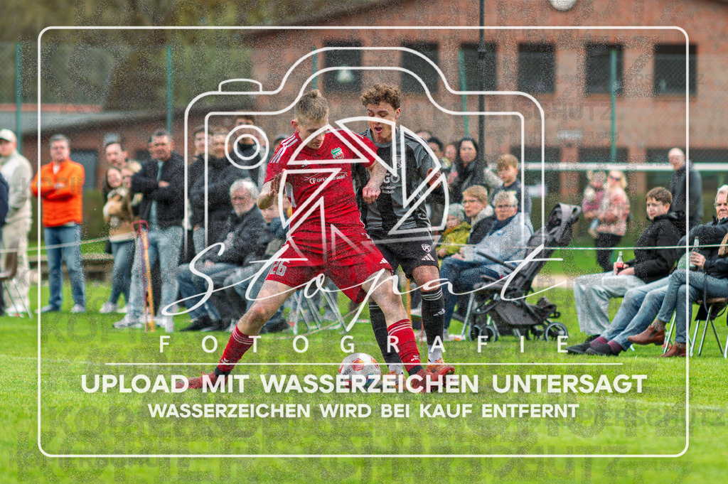 FGFSSCT-1025 | Janis Heiden (SC Tewel #26) und Max Peters (FG Fulde-Stellichte #07) beim Herren Kreisliga HK Spiel zwischen FG Fulde-Stellichte und SC Tewel im Lehrdestadion, Stellichte (Simon Paul Stopat) - Realisiert mit Pictrs.com