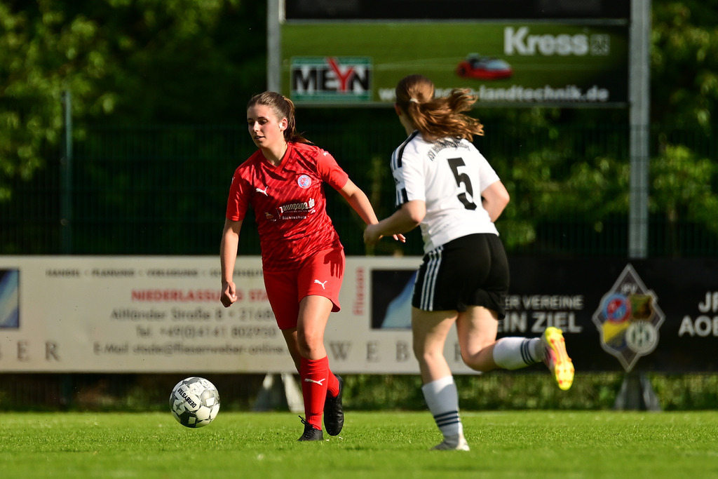 Fußball I Frauen I Saison 2024-2025 I Landesliga I 26. Spieltag I SV Ahlerstedt-Ottendorf II - VSV Hedendorf-Neukloster | Der Sportfotograf. - Realisiert mit Pictrs.com