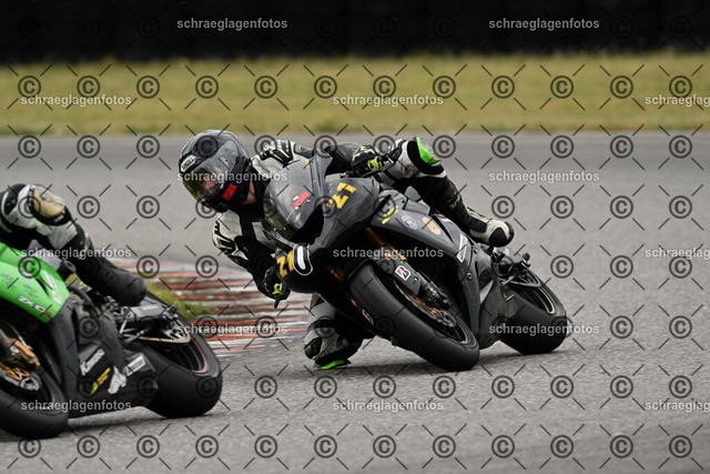 25bt02-1505 | markuskiefer.com - Realisiert mit Pictrs.com