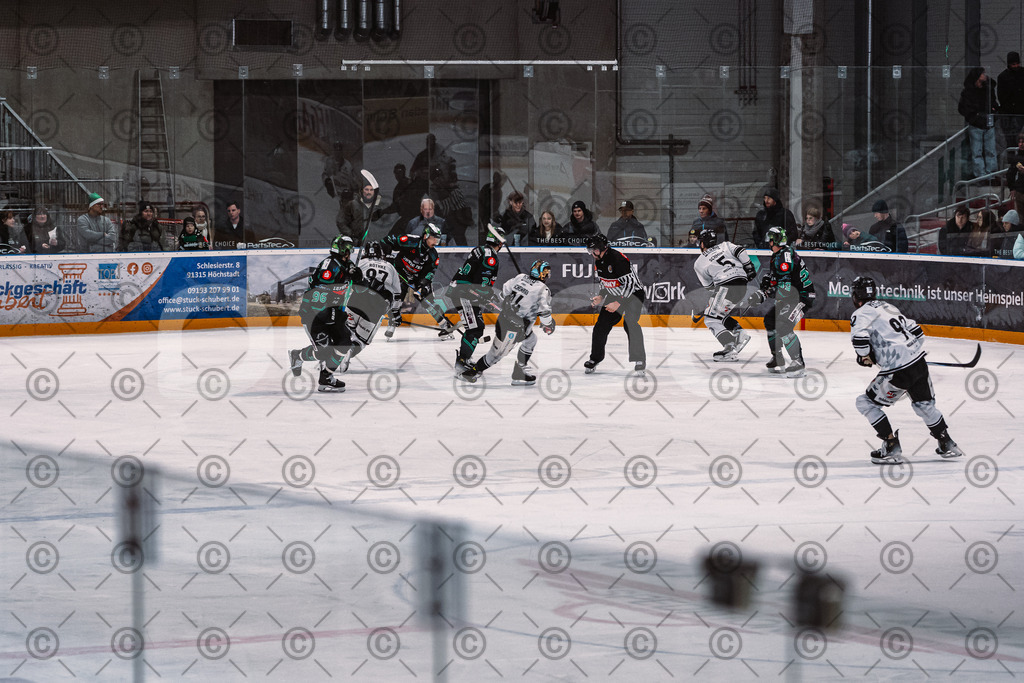Alligators_vs_Passau_26_12_2025-070 | Höchstadt Alligators Fotogalerie: Eishockey-Action aus Franken. Professionelle Spielfotos, Portraits & Stadionbilder zum Download. Jetzt entdecken! - Realisiert mit Pictrs.com
