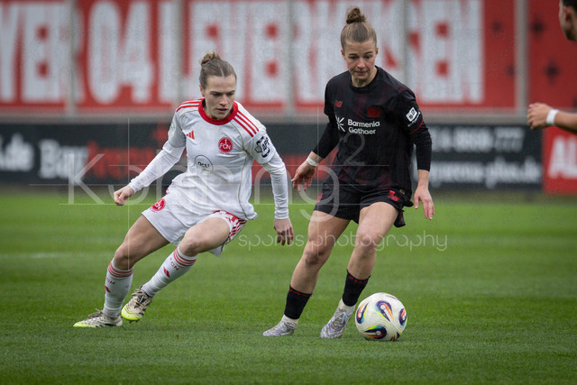 Frauen Fußball-Bundesliga; Bayer 04 Leverkusen - 1. FC Nürnberg, 31.01.2026 | Kristin Kögel (Bayer 04 Leverkusen, 11), Nastassja Lein (1. FC Nürnberg, 24) ; Bayer 04 Leverkusen - 1. FC Nürnberg an Spieltag 16 der Google Pixel Frauen-Bundesliga am 31.01.2026 im Ulrich-Haberland-Stadion in Leverkusen (Nordrhein-Westfalen). DFL REGULATIONS PROHIBIT ANY USE OF PHOTOGRAPHS AS IMAGE SEQUENCES AND/OR QUASI-VIDEO.