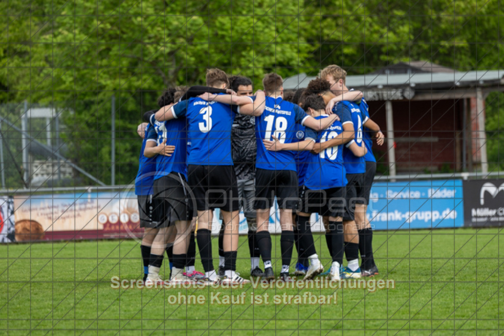 20250426_160353_0045 | #, SGM 1.FC Donzdorf/Reichenbach (weiß) vs. SGM FV 08 Unterkochen (blau), Fussball, A-Junioren Regionenstaffel Mitte 3 - WfV, Saison 2024/2025, Rasenplatz, Lautertal Stadion, Süßener Straße 16, 73072 Donzdorf, 26.04.2025 - 16:00 Uhr,Foto: PhotoPeet-Sportfotografie/Peter Harich