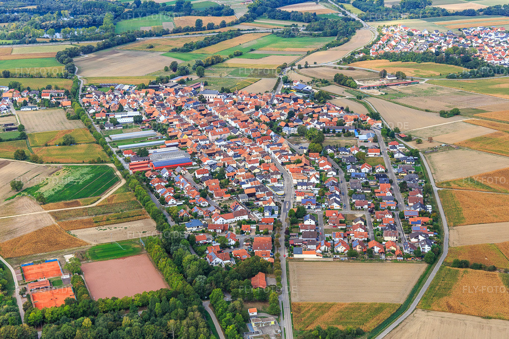Luftbild: Ortsansicht von Osten in Neupotz im Bundesland Rheinland-Pfalz in Deutschland. Foto: IMG_122929.jpg vom 11.09.2020 durch Werner Riehm/FLY-FOTO.de
