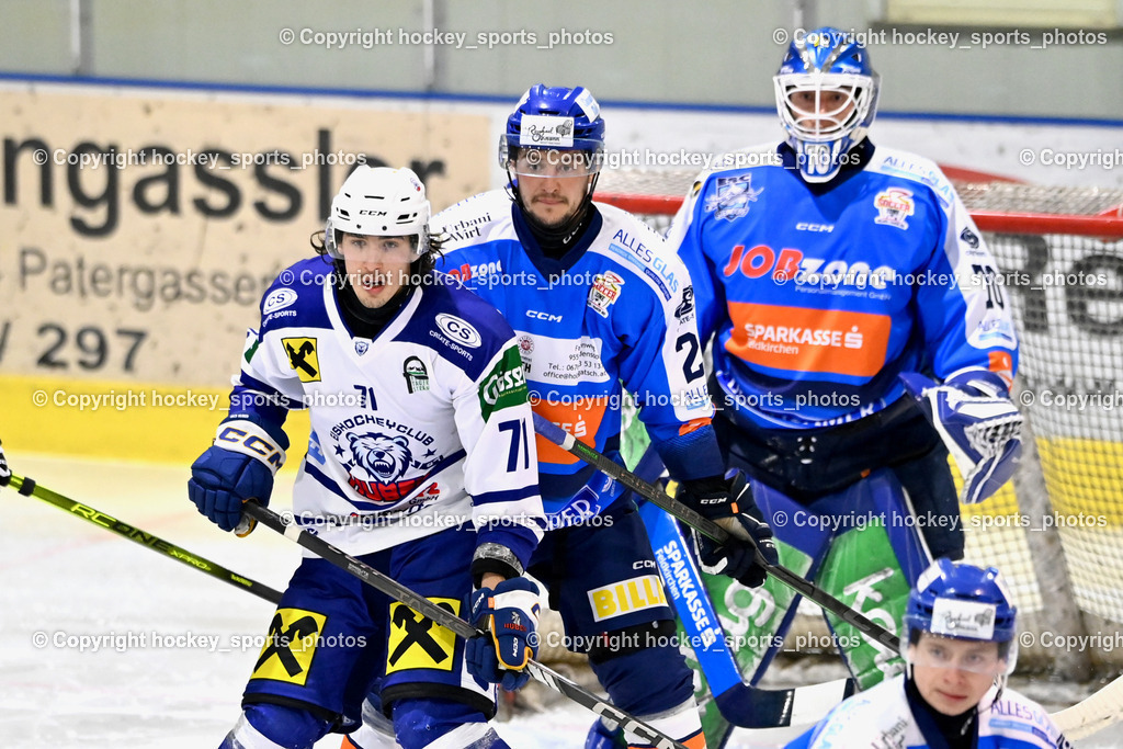 ESC SPARKASSE STEINDORF vs. UECR Huben  | #71 Sinegubovs Antons UECR EISBÄREN HUBEN, #28 Bacher Stefan ESC Steindorf, #70 Moser Lukas ESC Steindorf, ESC SPARKASSE STEINDORF vs. UECR Huben , ESC SPARKASSE STEINDORF vs. UECR Huben  am 06.02.2026 in Steindorf (Ossiachersee Halle), Austria, (Photo by Bernd Stefan)