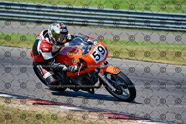 25bc03-0335 | markuskiefer.com - Realisiert mit Pictrs.com