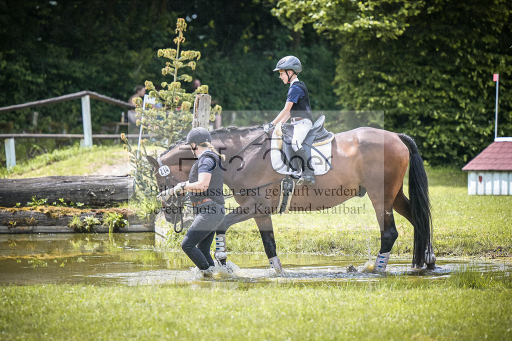 DOS_5596 | Entdecke hochwertige Reitturnierfotos von Foto Oger. Professionell, emotional und authentisch – jetzt Lieblingsmomente im Shop bestellen.Deutschlandweite Turnierfotografie. - Realisiert mit Pictrs.com