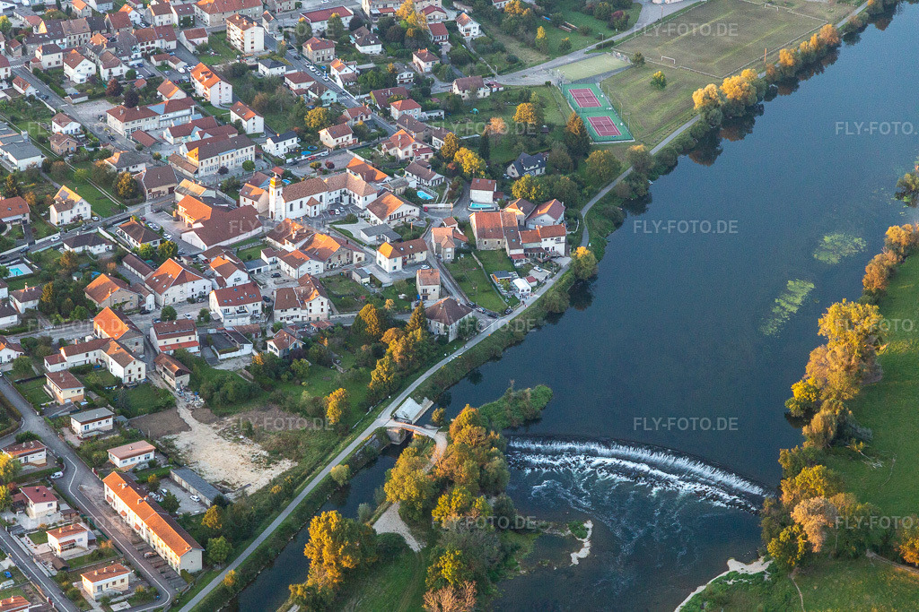 Luftbild: Stromschnellen am Doubs in Roche-lez-Beaupré im Bundesland Doubs in Frankreich. Foto: IMG_129711.jpg vom 23.09.2021 durch Werner Riehm/FLY-FOTO.de