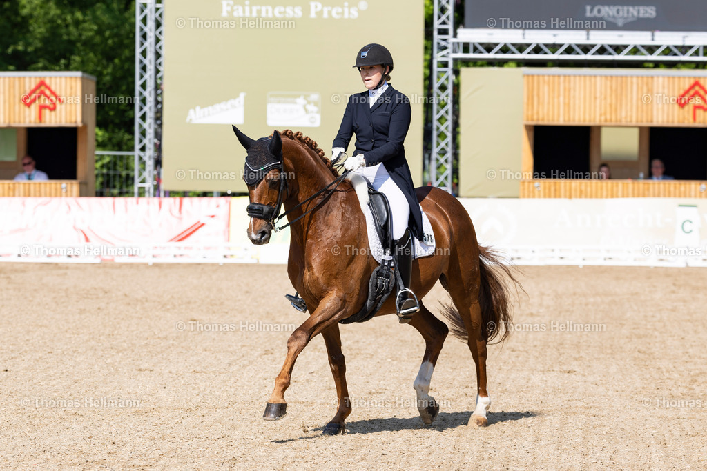 TH_578-UNTERMANN Sophia (GER)_ Meran_18130 | 224JUENGEL Marvin (GER), Balou's Erbin OldDeutsches Spring- und Dressur-Derby 2024 am 10.05.24 in Hamburg, 578UNTERMANN Sophia (GER), Meran