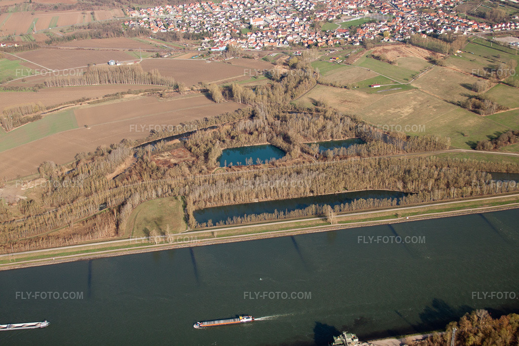 Aerial view: View of the town in Munchhausen in the state Bas-Rhin, France.Photo: IMG_25581.jpg taken on 04/02/2010 by Werner Riehm/FLY-FOTO.comResolution of the original: 4752 x 3168 px