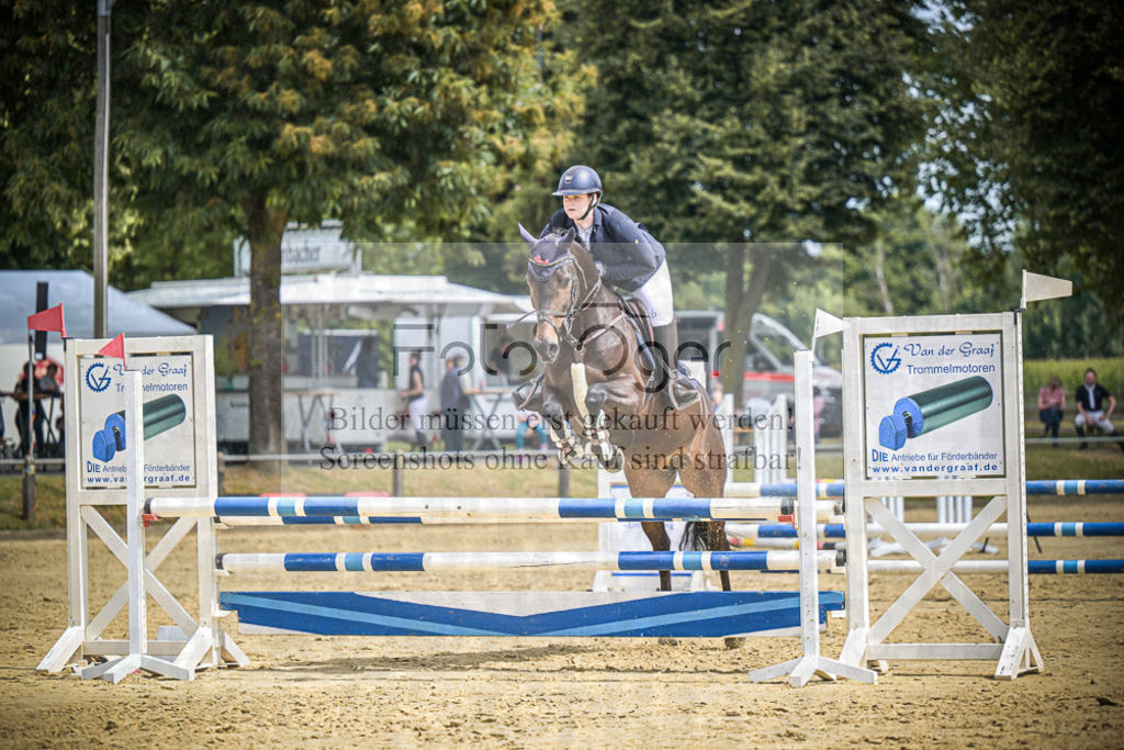 DOS_6918 | Entdecke hochwertige Reitturnierfotos von Foto Oger. Professionell, emotional und authentisch – jetzt Lieblingsmomente im Shop bestellen.Deutschlandweite Turnierfotografie. - Realisiert mit Pictrs.com