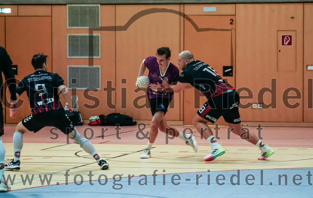 2023-11-26_011_SpVgg_Altenerding_gegen_TSV_1861_Mainburg | Erding, Deutschland, 26.11.2023:
Handball, Bezirksoberliga Männer 2023 / 2024, 9. Spieltag, SpVgg Altenerding gegen TSV 1861 Mainburg, Endergebnis: 
34:20

+ma9+, Maximilian Heim (TSV 1861 Mainburg, #18)

Foto: Christian Riedel / fotografie-riedel.net