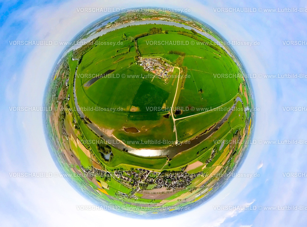 Kleve240490029SchenkenschanzRheinniederungen | Luftbild, Wohnsiedlung Ortsteil Schenkenschanz mit Hochwasserschutzmauer, umgeben von Wiesen und Feldern, hinten der Fluss Rhein und die deutsch-niederländische Grenze, unten der Griethauser Altrhein mit der Anlegestelle Fähre Düffelwald, Erdkugel, Fisheye Aufnahme, Fischaugen Aufnahme, 360 Grad Aufnahme, tiny world, little planet, fisheye Bild, Schenkenschanz, Kleve, Niederrhein, Nordrhein-Westfalen, Deutschland