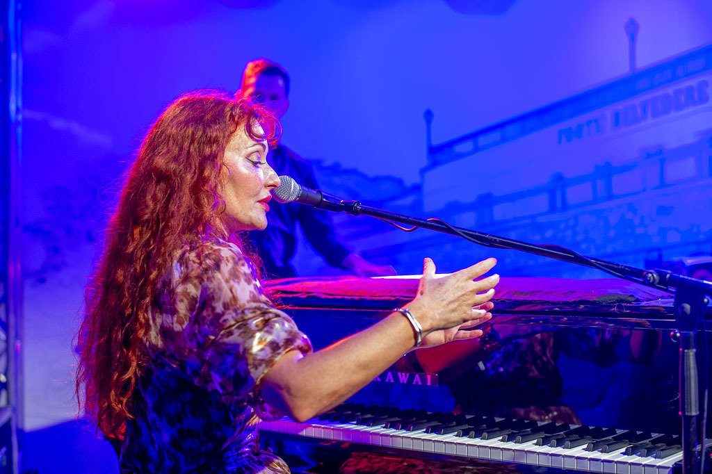 Maria Markesini Konzert | Maria Markesini meets Klazz Brothers im Forte Belvedere Leisnig zum Festival Hallo Leisnig 2022. - Realisiert mit Pictrs.com