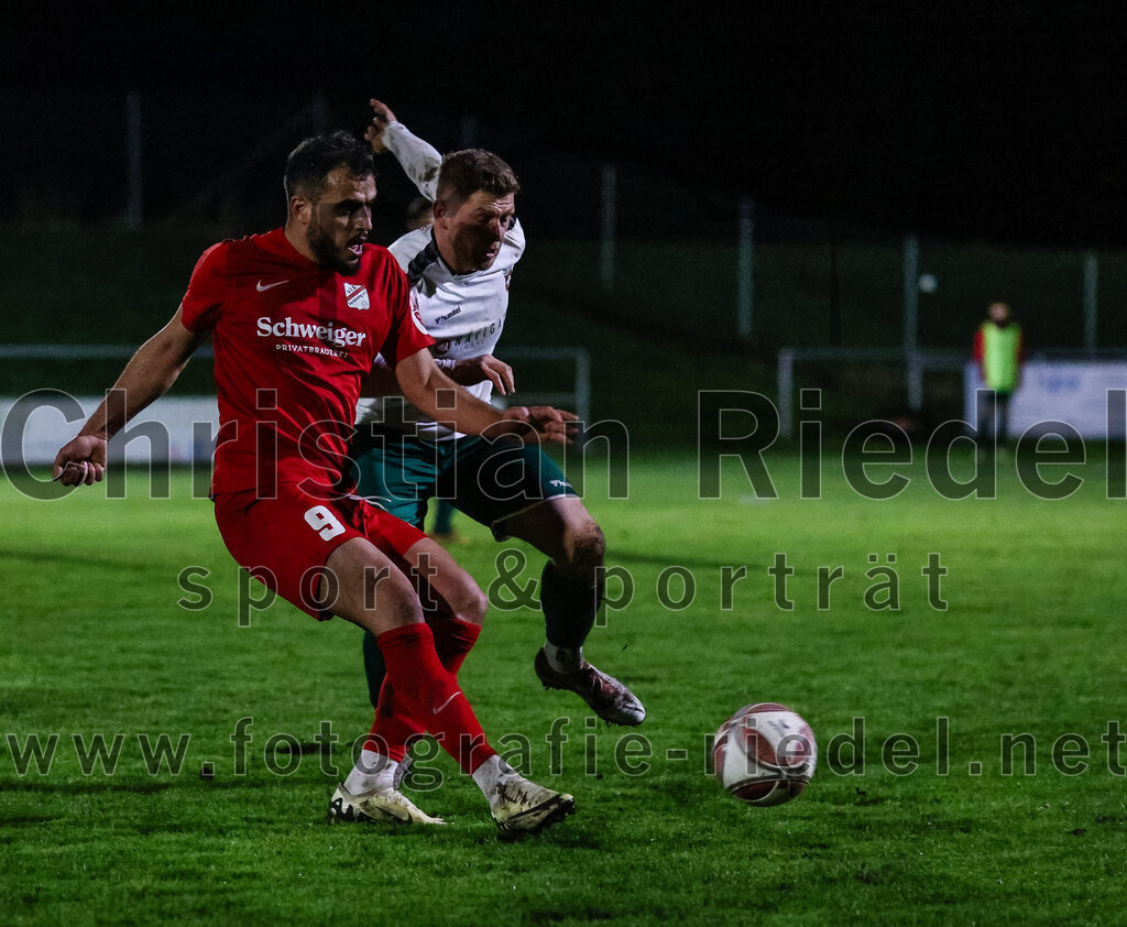 2024-03-28_057_FC_Schwaig_gegen_VfB_Forstinning | Oberding, Deutschland, 28.03.2024:
Fußball, Landesliga Südost 2023 / 2024, 27. Spieltag, FC Schwaig gegen VfB Forstinning, Endergebnis: 2:1

Mohamad Awata (VfB Forstinning, #9), Nils Wölken (FC Schwaig, #8)

Foto: Christian Riedel / fotografie-riedel.net