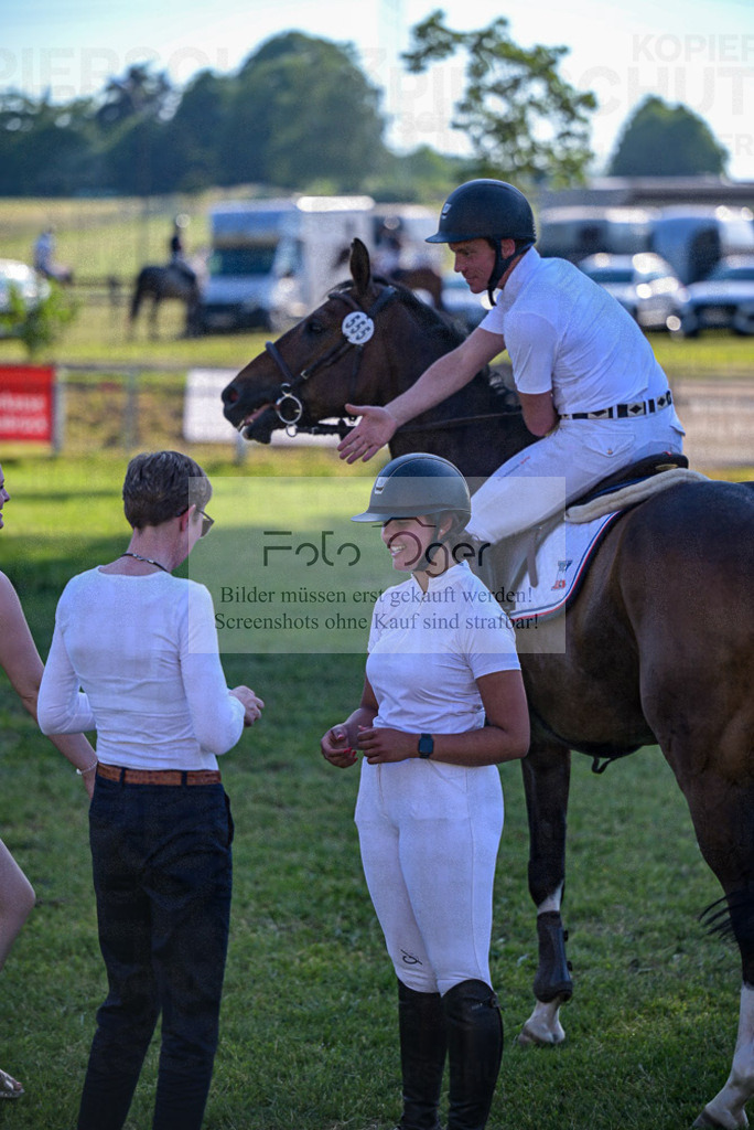 Reitturnier Voxtrup | Entdecke hochwertige Reitturnierfotos von Foto Oger. Professionell, emotional und authentisch – jetzt Lieblingsmomente im Shop bestellen.Deutschlandweite Turnierfotografie. - Realisiert mit Pictrs.com