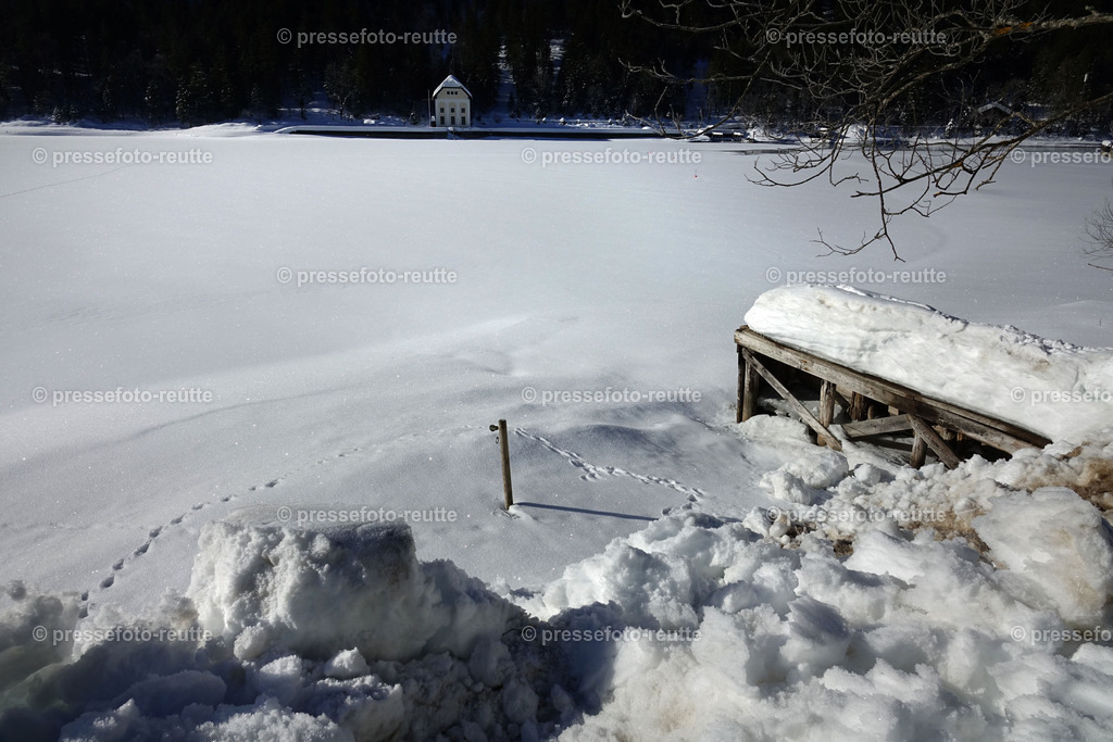 welltvi-Plansee-Winter--DSC02568 | Info aus dem Bezirk Reutte/Ausserfern Tirol sowie eine umfangreiche Bilddatenbank über die gesamte Region: Lechtal, Talkessel Reutte, Tannheimertal, Zwischentoren. Lech, Plansee, Zugspitze, Grenztunnel, B179, Fernpassstraße, Verkehr, Lawinen, Tradition, - Realisiert mit Pictrs.com