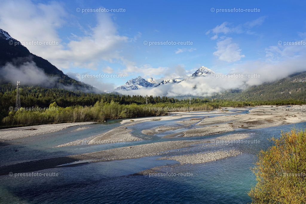 welltvi-Lechfluss-bei-Johannesbruecke-09052019-DSD00903 | Info aus dem Bezirk Reutte/Ausserfern Tirol sowie eine umfangreiche Bilddatenbank über die gesamte Region: Lechtal, Talkessel Reutte, Tannheimertal, Zwischentoren. Lech, Plansee, Zugspitze, Grenztunnel, B179, Fernpassstraße, Verkehr, Lawinen, Tradition, - Realisiert mit Pictrs.com
