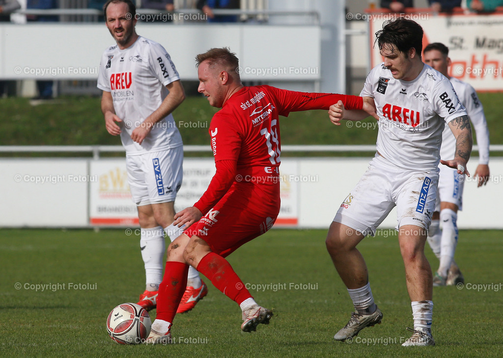 A_LUI_301022_30 | SPORT FUSSBALL LANDESLIGA OST ST.MAGDALENA-DONAU LINZ 30.OKT.2022 IM BILD: KEVIN MARIO MAYER (MAGDALENA) UND FABIAN UNTERRAINER (DONAU) FOTO:FOTOLUI