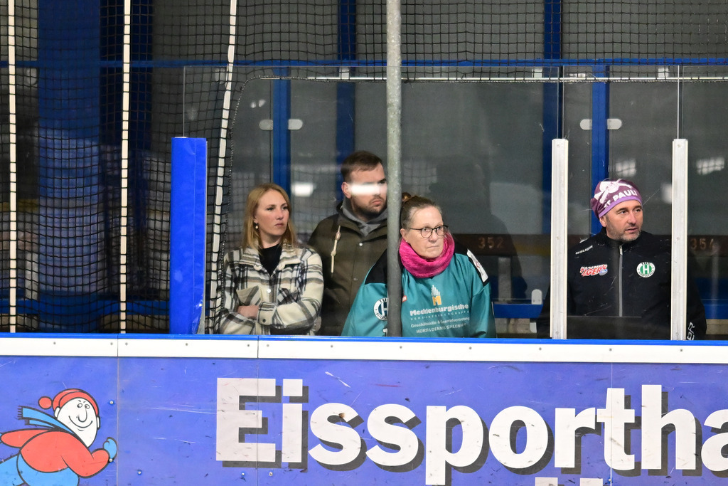 Eishockey I Frauen I Saison 2023-2024 I Testspiel I TuS Harsefeld Tigers - Crocodiles Hamburg | Der Sportfotograf. - Realisiert mit Pictrs.com