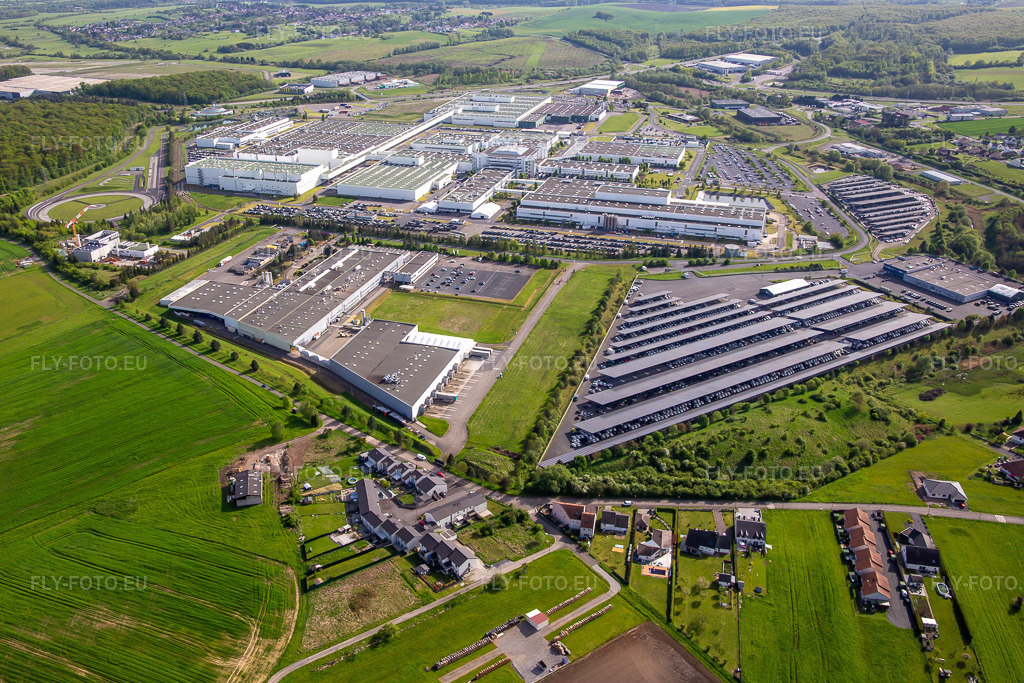 Vue aérienne: MAHLE Behr Hambach SAS à Hambach dans le département Moselle, France – .Photo: IMG_140413.jpg prise le 30/04/2024 par Werner Riehm/FLY-FOTO.eu – Résolution de l'original: 5093 x 3395 px – MAHLE Group