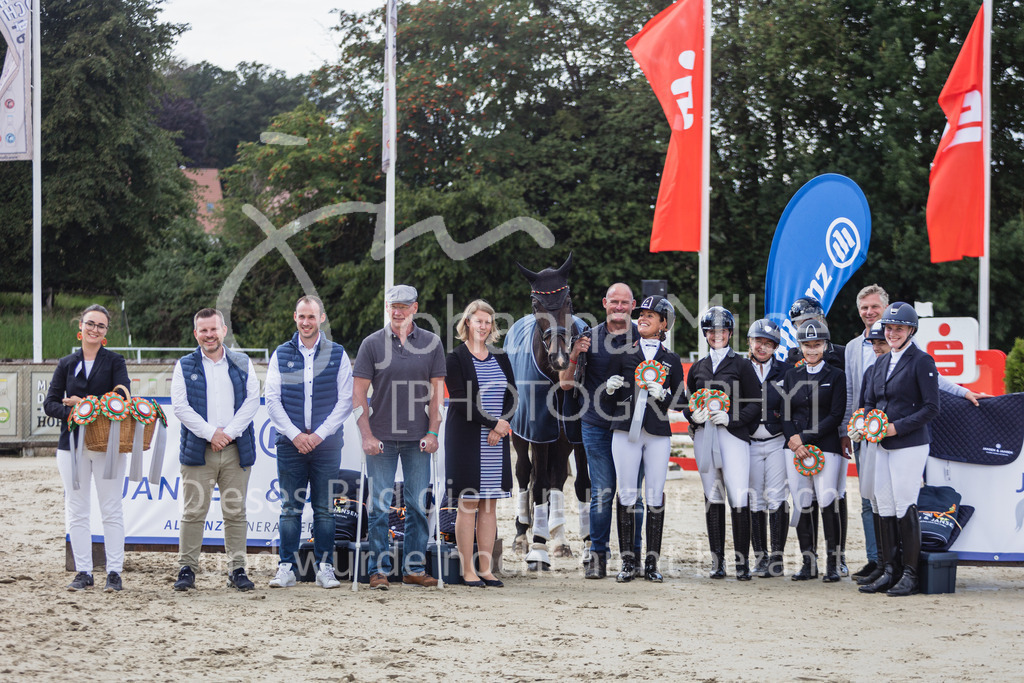 230729_BHO_Para_Siegerehrung-306 | Deine schönsten Turniermomente als professionelle Fotos! Entdecke hochwertige Pferdesport-Fotografie im Online-Shop. Jetzt Fotos finden & bestellen!