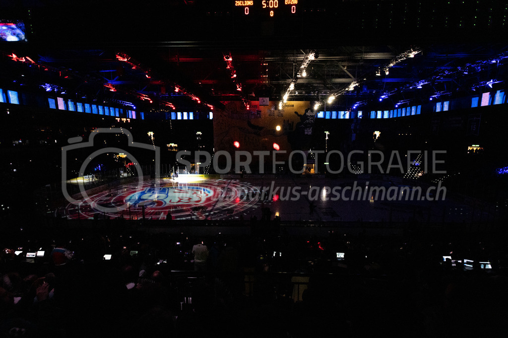 Swiss National League Final Game 2: ZSC Lions - EV Zug | 20.04.2022, Zürich, Hallenstadion, Swiss National League Final Game 2: ZSC Lions - EV Zug, Light Show kurz vor Spielbeginn. - Realisiert mit Pictrs.com