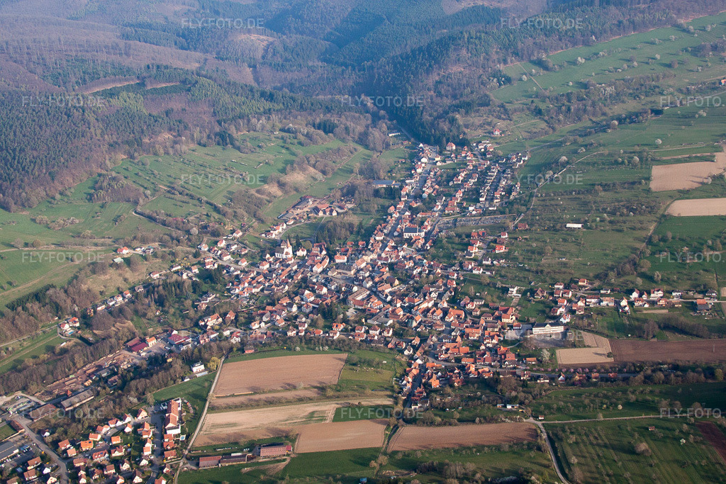 Luftbild: Ortsansicht in Lembach im Bundesland Bas-Rhin in Frankreich. Foto: IMG_63685.jpg vom 30.03.2014 durch Werner Riehm/FLY-FOTO.de