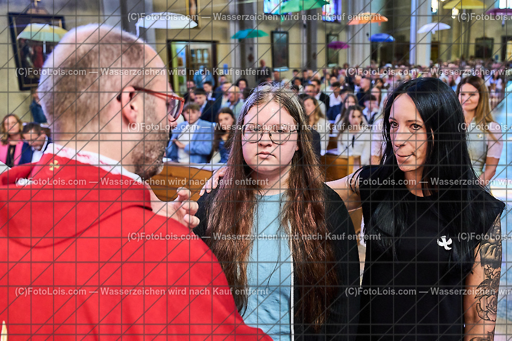 ALP0940_PfarrFirmung Wieselburg_Firmvorgang | (C)FotoLois.com, Alois Spandl, Firmung in der Pfarrkirche Wieselburg mit Generalvikar Dr. Christoph Weiss, Dechant Pfarrer Daniel Kostrzycki und Monignore Franz Dammerer, Sa 15. Juni 2024.