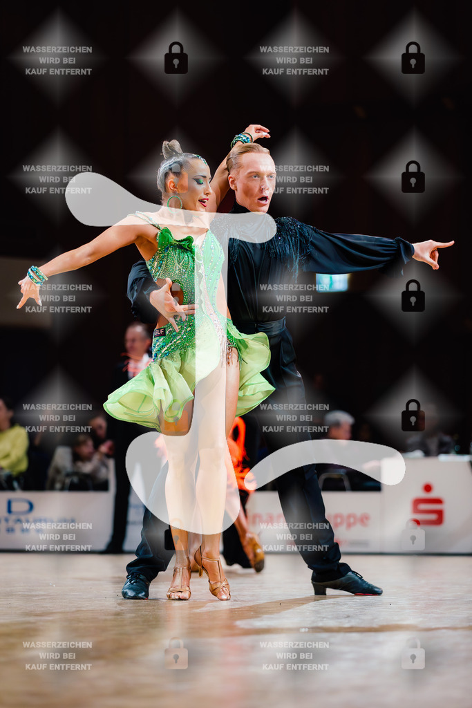 Goldstadtpokal 2025 - WDSF World Open Latin 29th (36) Kevin Baumann _ Alisa Klemm (Schwarz Weiß Club Pforzheim)-2025-01-25-6004 | Webshop for digital downloads and prints of dance sport, event & show photographer Julian Link - Realisiert mit Pictrs.com