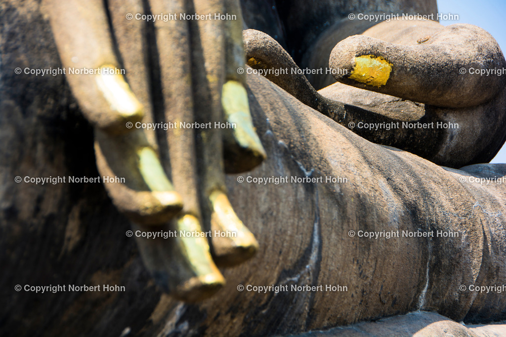 TAI_0861 | Vergoldete Fingernaegel einer Buddhastatue in Sukhothai. - Realisiert mit Pictrs.com