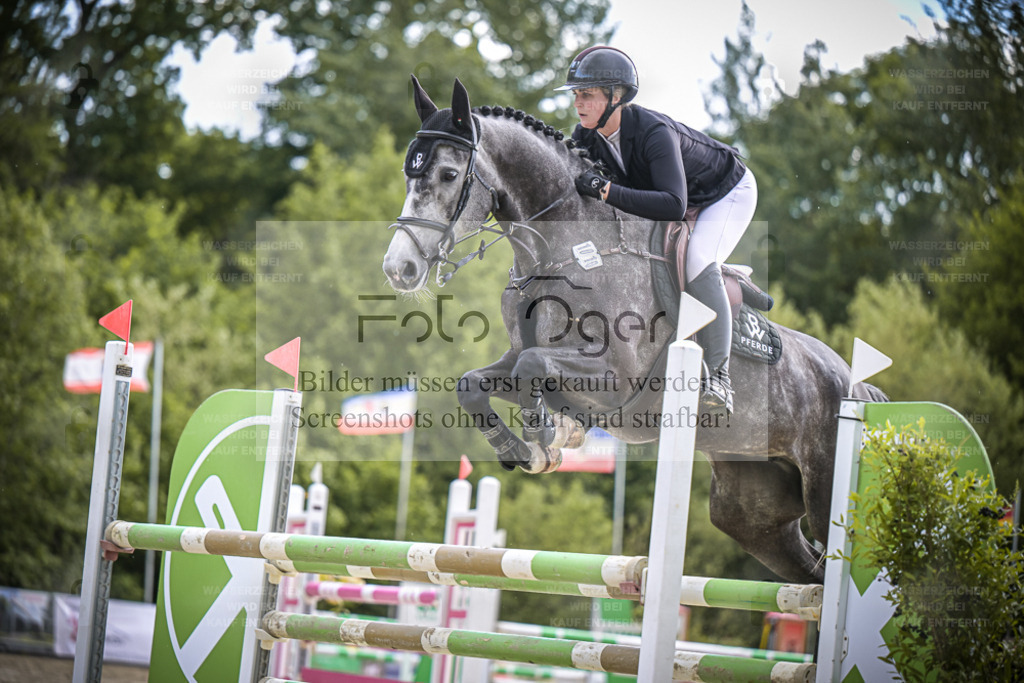 DOS_9845 | Entdecke hochwertige Reitturnierfotos von Foto Oger. Professionell, emotional und authentisch – jetzt Lieblingsmomente im Shop bestellen. - Realisiert mit Pictrs.com