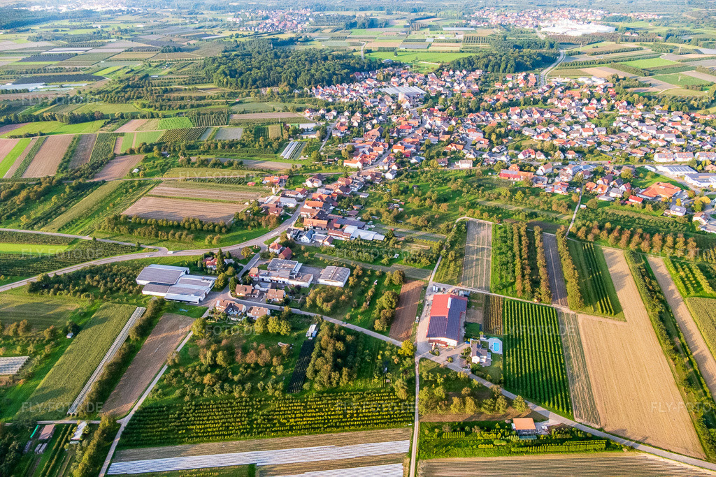 Luftbild: Ortsansicht von Westen im Ortsteil Zusenhofen in Oberkirch im Bundesland Baden-Württemberg in Deutschland. Foto: P1010204.jpg vom 15.09.2014 durch Werner Riehm/FLY-FOTO.deAuflösung des Originals: 5472 x 3648 px