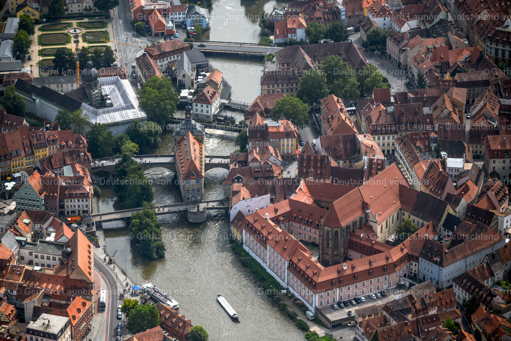 4060213 | BAMBERG 07.09.2021 Altstadtbereich und Innenstadtzentrum am Flusslauf des Linker Regnitzarm in Bamberg im Bundesland Bayern, Deutschland. // Old Town area and city center on Flusslauf of Linker Regnitzarm in Bamberg in the state Bavaria, Germany. Foto: Gerhard Launer