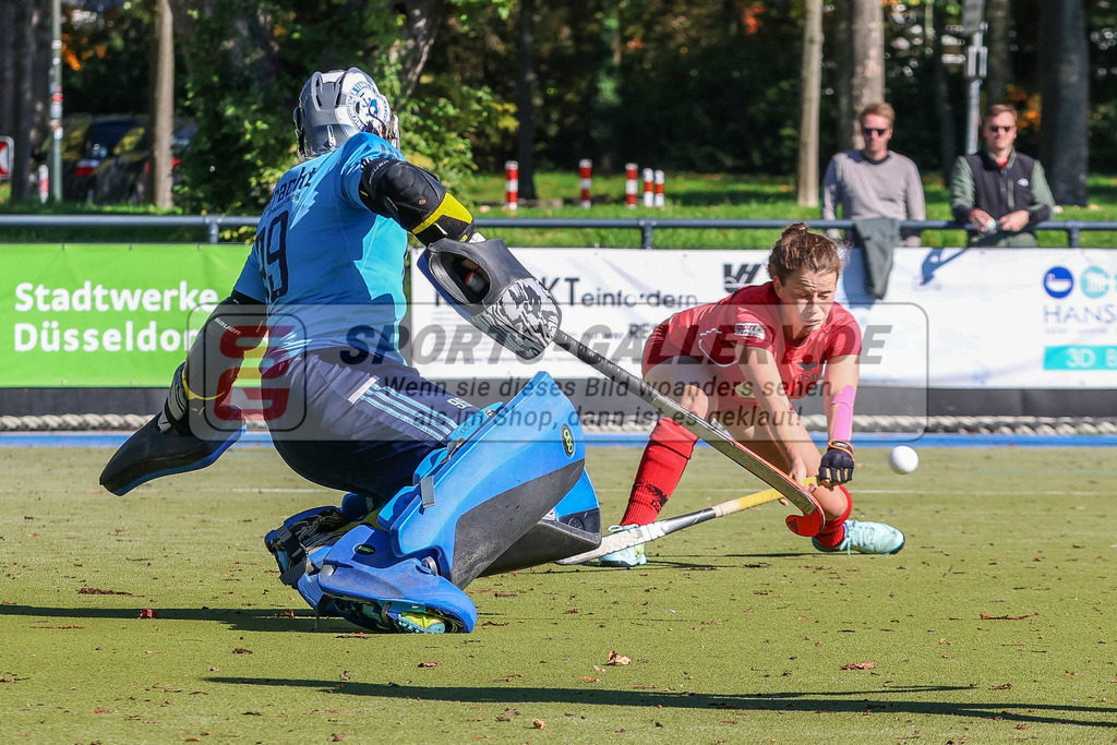MJ_2022-10-09_Damen_DSD-Braunschweig-83 | Tina Weber (Eintracht Braunschweig #99), DSD Düsseldorf - Eintracht Braunschweig am 9.10.2022 in der Hockeyanlage DSD, Düsseldorf