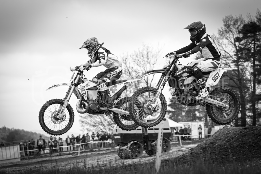 Motocross Schlatt bei Winterthur - 30. April 2023 | #4 Balzer Monika aus Amden (CH) auf Husqvarna 250 und #967 Schwitz Ramona aus Gempenach (CH) auf Sherco in der Kategorie Swiss MX Women Cup am Motocross Schlatt bei Winterthur, 30. April 2023. 
Instagram: @mx_schlatt | @mc_wila | @sam_schweiz
Bild: Sportfotografie Markus Aeschimann | www.markus-aeschimann.ch - Realisiert mit Pictrs.com